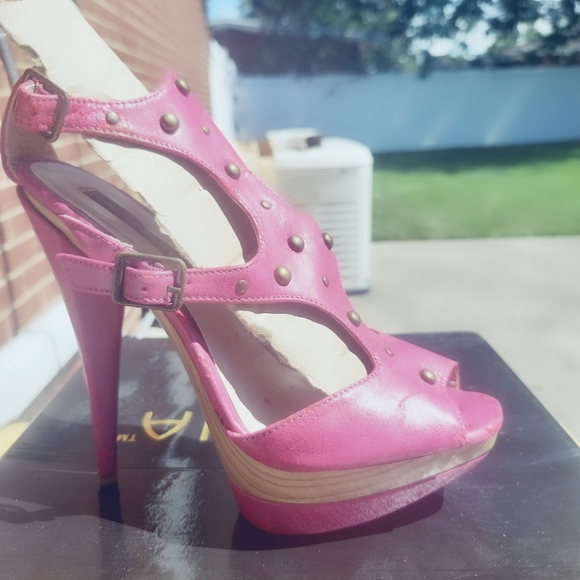 Can no longer wear high heels due to fracture and heal of foot - Picture 10 of 14